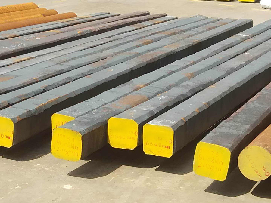 FORGED SQUARE BAR